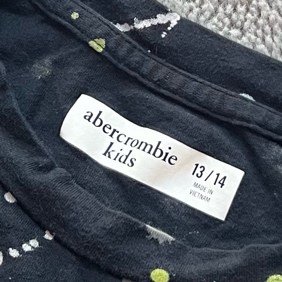 ABERCROMBIE Kids Youth Sz 13/14 Paint Splatter Patterned Black Short Sleeve Top - Picture 2 of 3